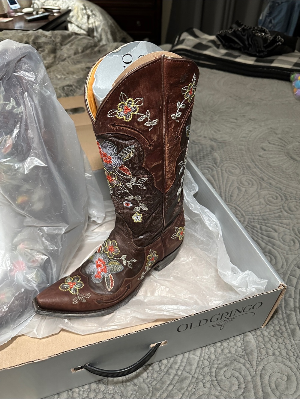 Brand new in box Old Gringo Brown Leather Embroidered Floral Cowboy Boots